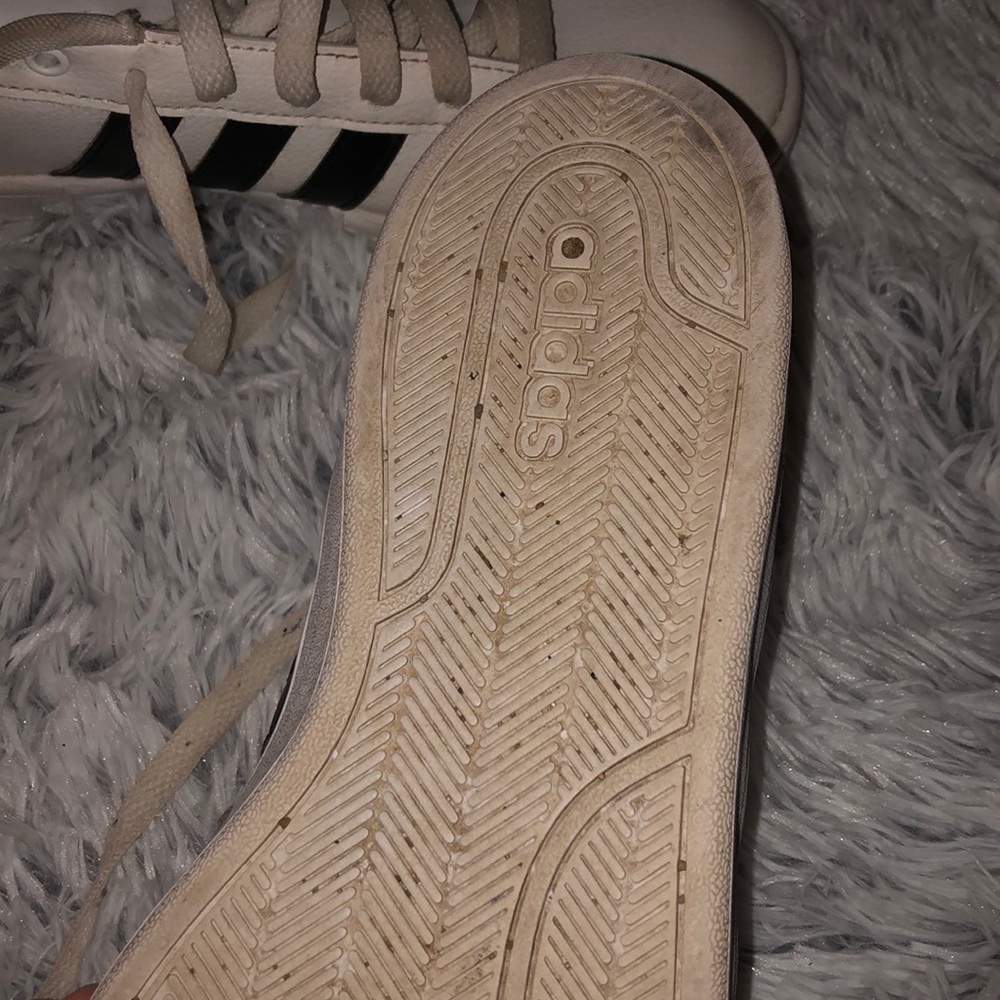 Classic adidas - Picture 2 of 3